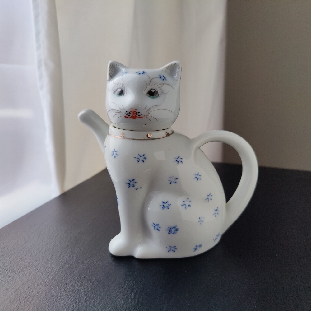 Vintage (80s) Cat Shaped Ceramic Teapot hand painted blue 💙 flowers